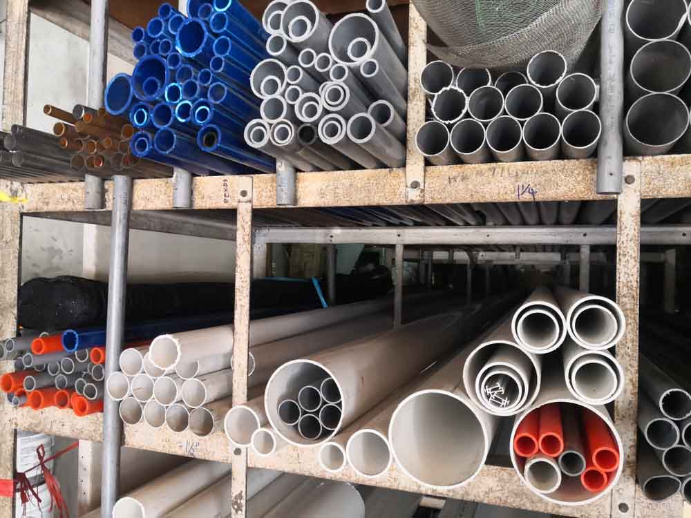 various types and sizes of pipes are arranged on shelves to facilitate work